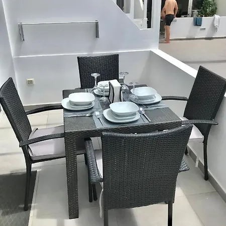 Pool Side 2 Bed Apt 15b With Air Con & Free Wifi *