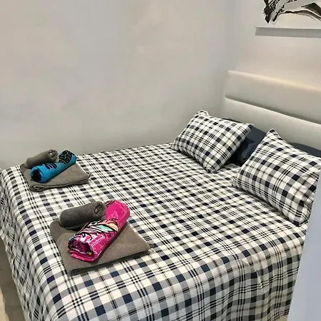 Pool Side 2 Bed Apt 15b With Air Con & Free Wifi *
