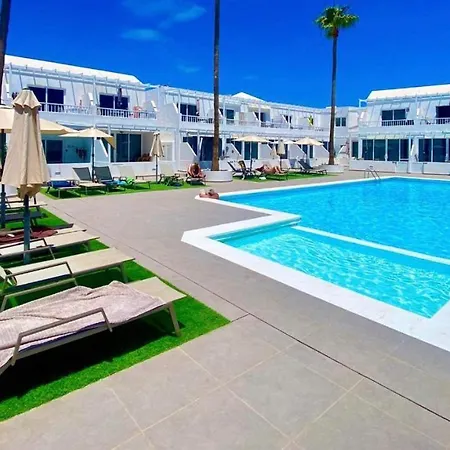 Pool Side 2 Bed Apt 15b With Air Con & Free Wifi