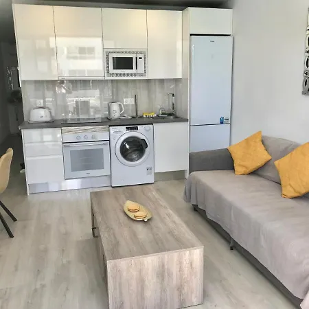 Pool Side 2 Bed Apt 15b With Air Con & Free Wifi Lejlighed Puerto del Carmen (Lanzarote)