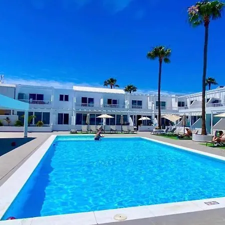 Pool Side 2 Bed Apt 15b With Air Con & Free Wifi *