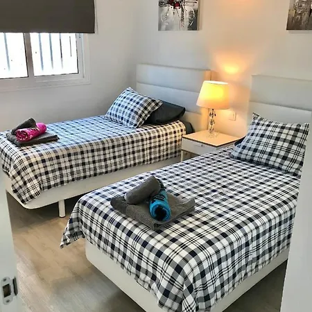 Pool Side 2 Bed Apt 15b With Air Con & Free Wifi Lejlighed *