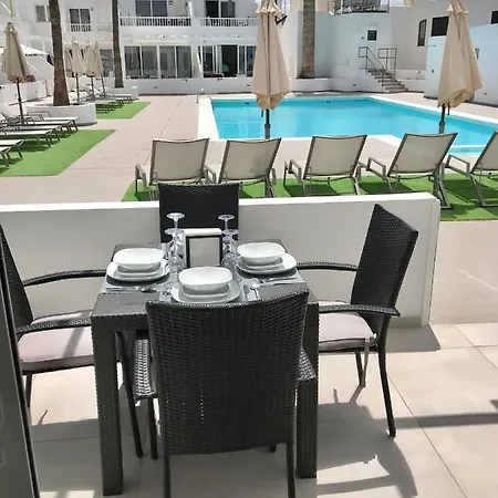 Pool Side 2 Bed Apt 15b With Air Con & Free Wifi